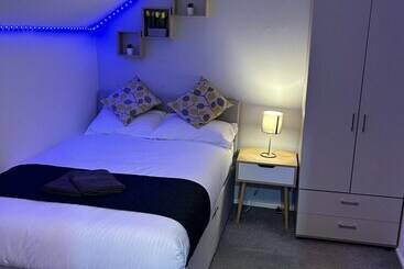 Пансион Quirky Oasis Anfield