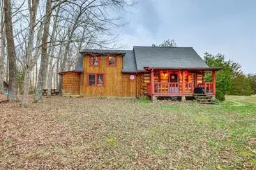 Landhus Pet Friendly Ohio Cabin W/ Deck, Grill & Fire Pit!