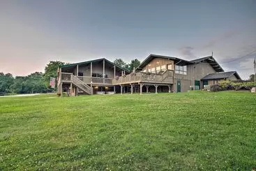 Mökkimajoitus Pet Friendly Tobyhanna Escape Near Hiking & Skiing