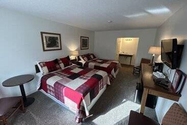 Trails Inn Quadna Mountain Motel & Rv Park