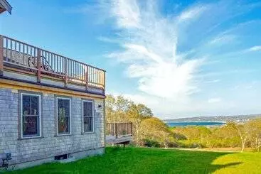 Mökkimajoitus Beautiful Aquinnah Home: Ocean View, Walk To Beach