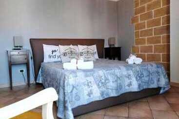 پانسیون Avola Opera House