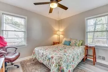 Mökkimajoitus Pet Friendly Mableton Home W/ Grill & Fire Pit!