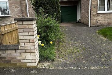 اقامتگاه Riverside Retreat   Luxurious 4 Bedroom House