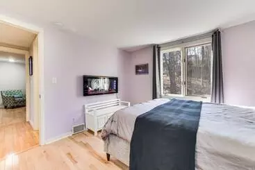 Mökkimajoitus Serene Suttons Bay Home W/ Fire Pit & Wooded Yard