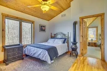 کلبه Spacious Stoddard Retreat On Mississippi River!