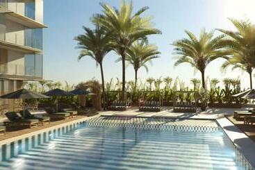 هتل Estimar Marina Farnals 5 & Two