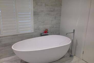 Cronulla Beach House B&b