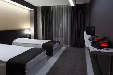 Hotel Idol
