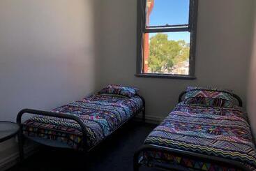 Hostel Britannia On William