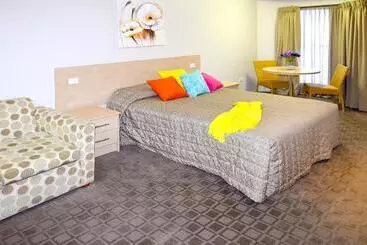 Mackellar Motel