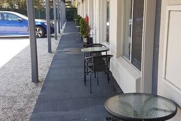 Motel24seven And Apartments