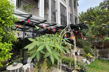 Hotel Rocky Cafe & Mini Apartment