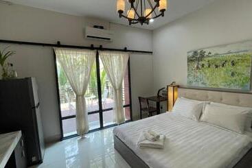 בית מלון כפרי Rocky Cafe & Mini Apartment