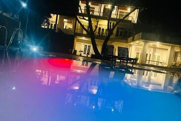 Pensiune The Shade Brothers