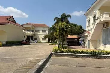 Hotel Samrongsen
