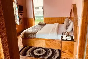 Hotel Shobha Pine Grove