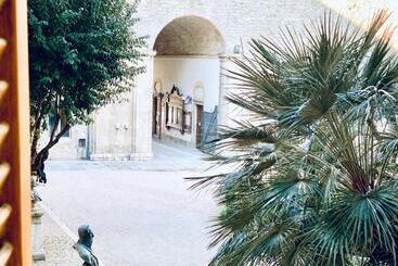 بنسيون Suite Atelier Arringo