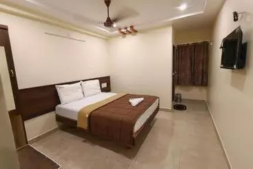Hotel Dkr Grand