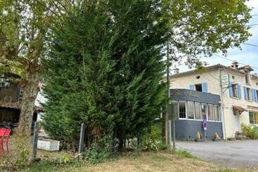 پانسیون Auberge De Avalats