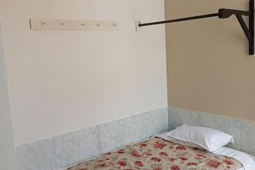 تختخواب و صبحانه Goya Shostel