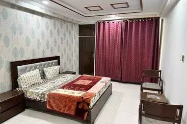هتل آپارتمان Bhurban Breeze Inn