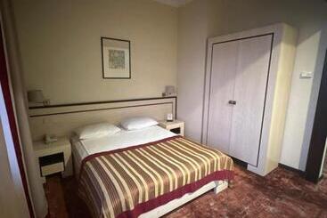 فندق Europe Plaza