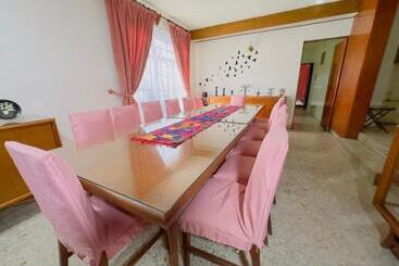 بنسيون Barrio Alto Hostal