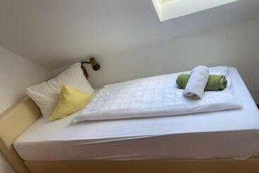 Pensão Room In Guest Room   Single Room With Shared Bathroom And Kitchen In Forbach