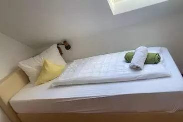 ペンション Room In Guest Room   Single Room With Shared Bathroom And Kitchen In Forbach