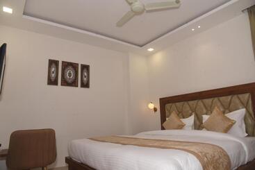 Hotel Lawang Signage