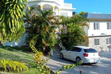 پانسیون Sashamani Ville