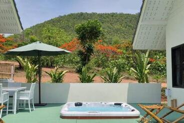 Bed and Breakfast พรพนาฮิลล์รีสอร์ท