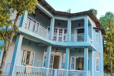 Bed and Breakfast Aaryam Villa