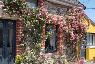 تختخواب و صبحانه Le Jardin