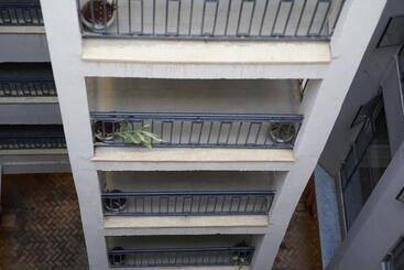 تختخواب و صبحانه Serenity Retreat