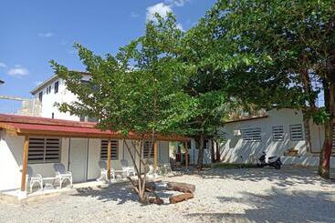 Pensão Estudios El Bucanero