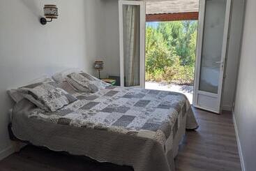 ペンション Provençal House Between Sea And Vineyards