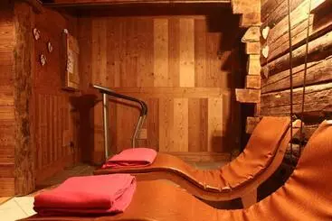 Hotelli Albergo Boule De Neige