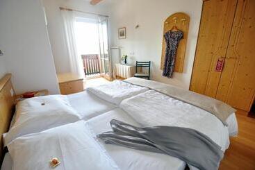 هتل Bad St Isidor