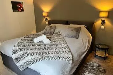 ベッドアンドブレックファースト Maison La Glycine