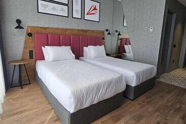 هتل Ramada Encore By Wyndham Istanbul Arnavutkoy