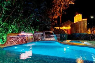 Hotel Boscaje Solarpunk Habitat