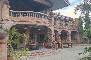 호텔 Mount Pinatubo Base Camp At Balai Hermogina