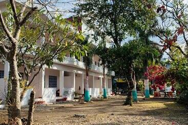 Hotel The Roxxy Royal Resort