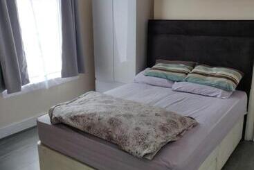 פנסיון Ar Homes