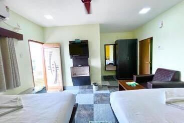 ホテル Coral Suites Puri  Swimming Pool Lift Wifi Facilities  Excellent Choice Of Travellers   Best Seller