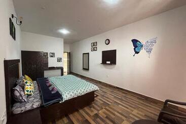 مبيت وإفطار Pine Cottage