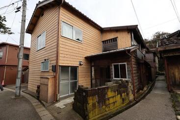 Vandrarhem Gloce Sadoベースキャンプ宿根木