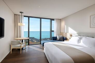 Hotel Shilla Stay Plus Ihotewoo Ocean Front